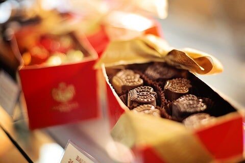chocolates-1433502_640_large-6702568